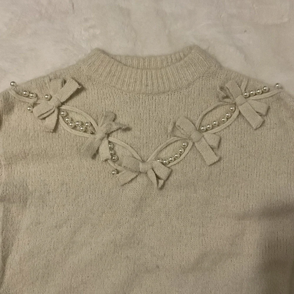 LC Lizette Collection Sweater Top Womens M Ivory Pearl And Bows Ribbed Knit